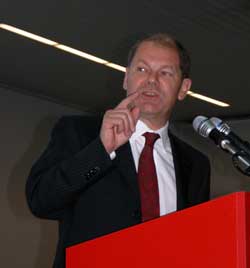 Minister Olaf Scholz sprach auf dem SPD-Bezirksparteitag in Emden.