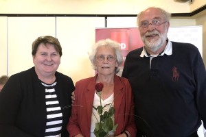 v.l.: SPD-Fraktionsvorsitzende im Landtag Johanne Modder, 60plus-Vorsitzende Regine Romahn und der bisherige 60plus-Vorsitzende Gerd Groskurt